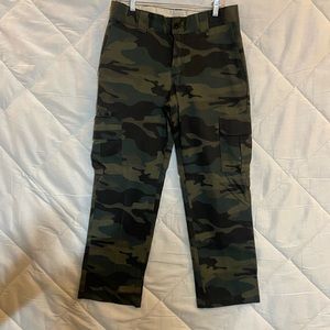 Dickies Men's Regular Straight Stretch Cargo Pants Green Camo Size 33x30 NWOT